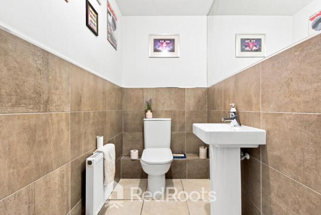 4 bed Detached for sale Image 4