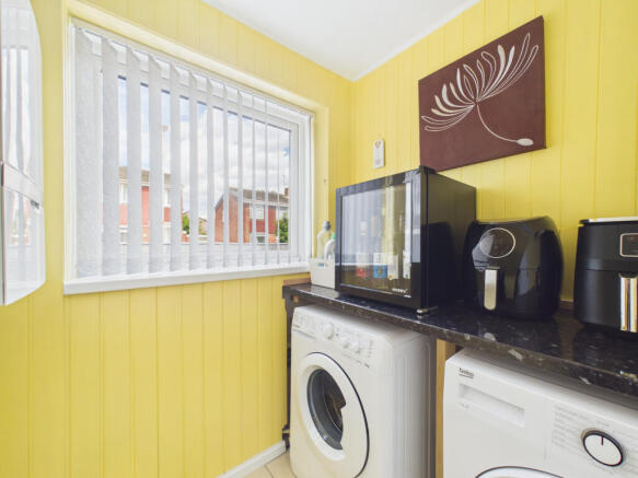 3 bed Semi-Detached for sale Image 4