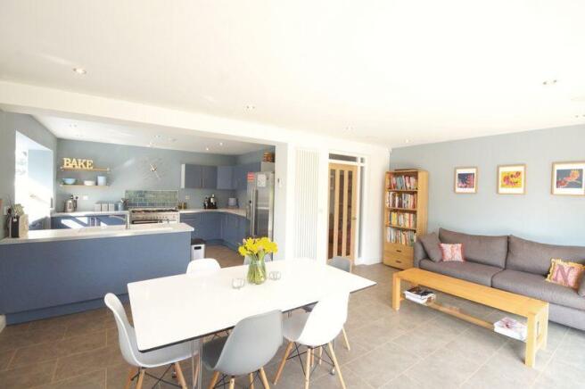 Kitchen/Dining...