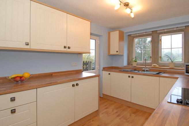 Contemporary Fitted Kitchen