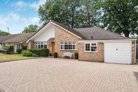 Darvel Close, Woking, Surrey, GU21