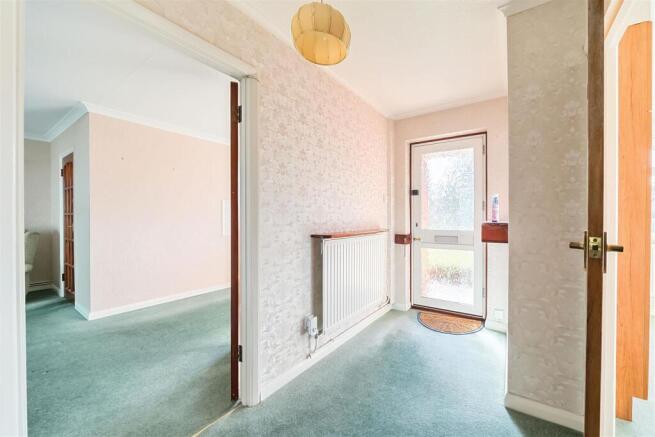 Bradstow Way 2 Bedroom Bungalow Broadstairs - entr
