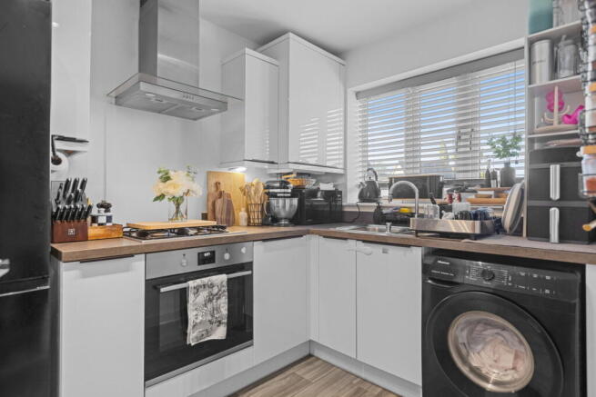 Peckham Williams Place, Badshot Lea, Farnham, GU9 9GA photo 3
