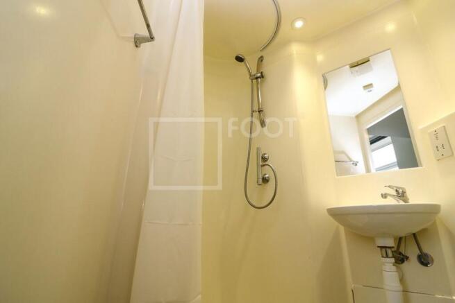 Studio to rent Image 11