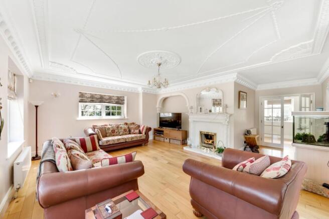 5 bed Detached for sale Image 8