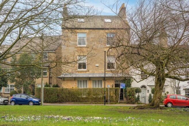 5 bed Semi-Detached for sale Image 7