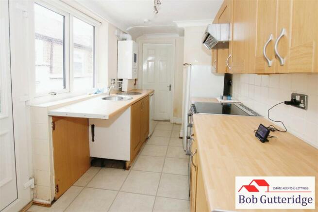 FITTED KITCHEN