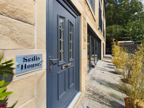 4 bed Semi-Detached for sale Image 7