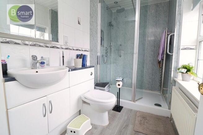 4 bed Detached for sale Image 12