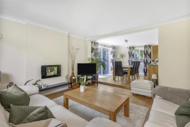 Lounge/Dining Room