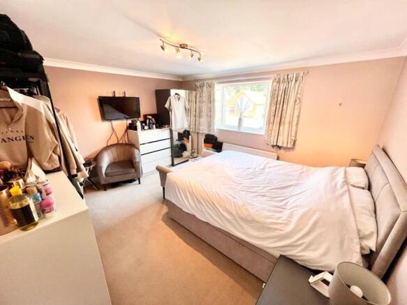 4 bed Detached to rent Image 9
