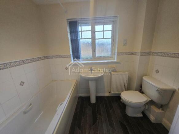 3 bed Detached to rent Image 8