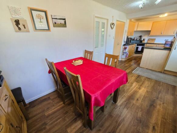 4 bed Semi-Detached for sale Image 10