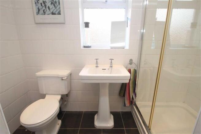 EN-SUITE SHOWER ROOM