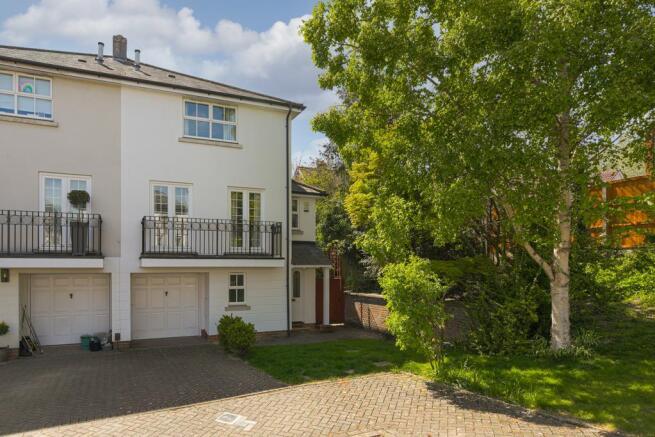 (Rightmove)  (2 of 26).jpg