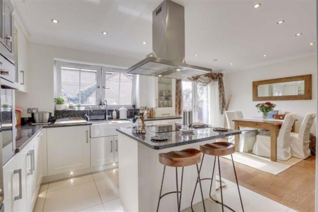 RE-FITTED KITCHEN/BREAKFAST ROOM