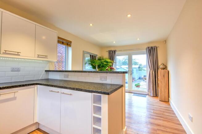 DUAL ASPECT DINING KITCHEN
