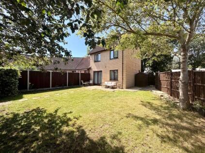 Rockspray Grove, Walnut Tree, MK7