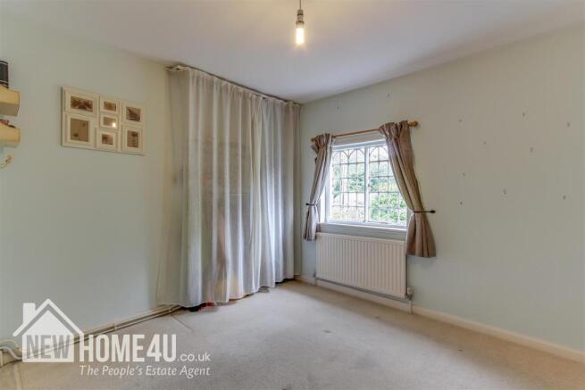 MASTER BEDROOM: