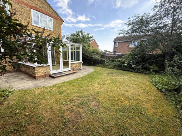 Alnwick Court, St. Neots, PE19 photo 4
