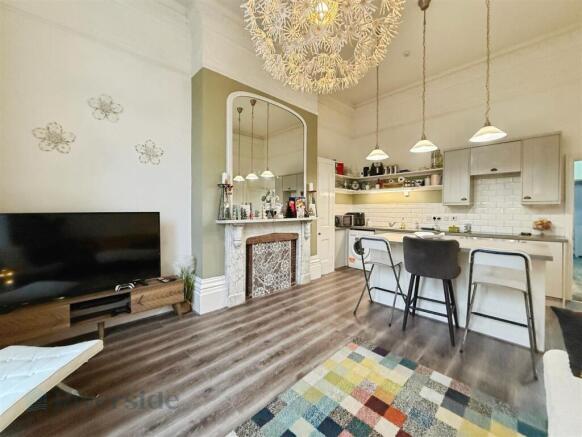 2 bed Apartment for sale Image 5