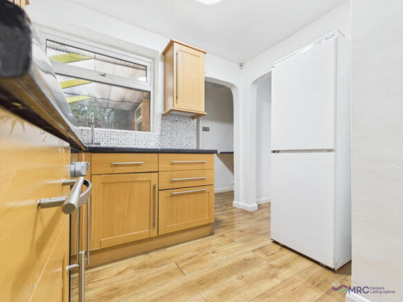 2 bed Terraced to rent Image 4