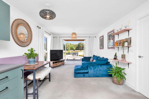 Douglas Court, Bordon, GU35 9FF