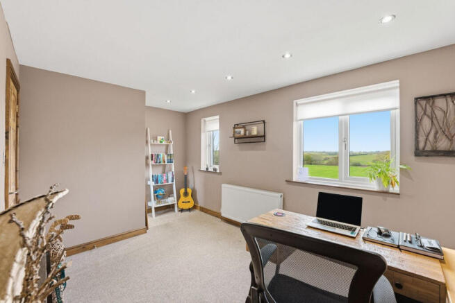 4 bed Detached for sale Image 10
