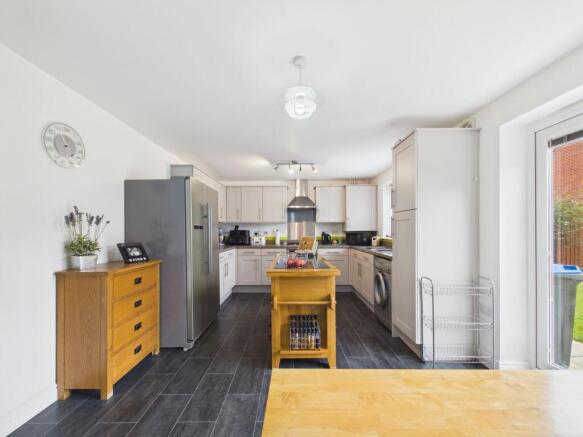 4 bed Detached for sale Image 6