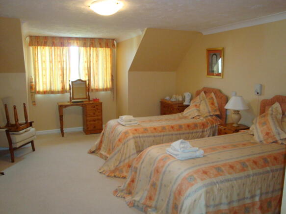 *GUEST ROOM