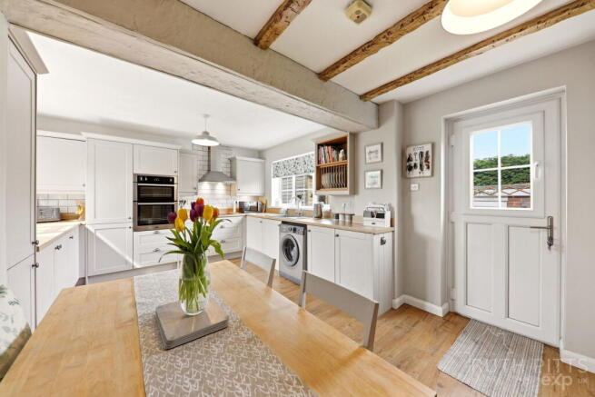 4 bed Semi-Detached for sale Image 9