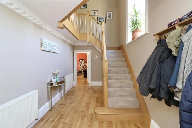 6 bed Detached for sale Image 12