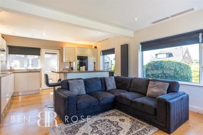 Lounge/Kitchen