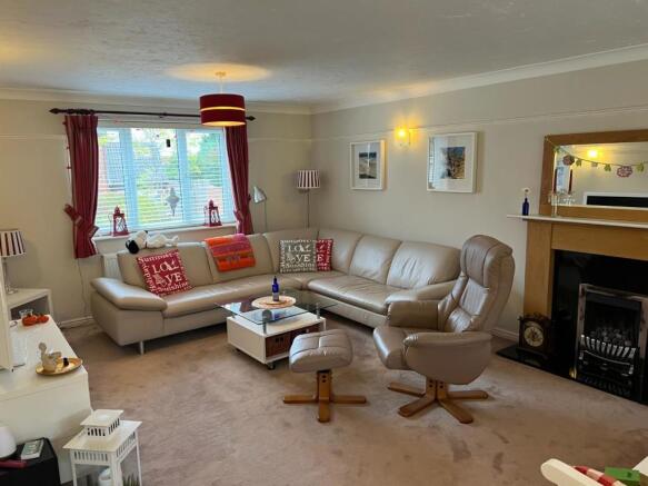Crowborough Lane Lounge4.JPG