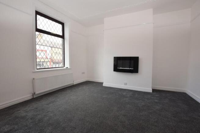 2 bed Terraced to rent Image 5