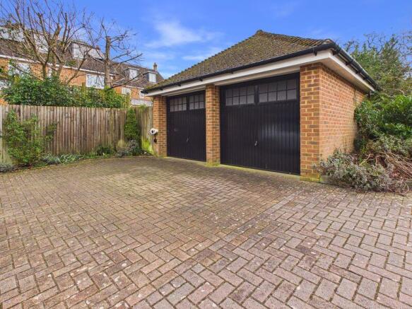 DOUBLE GARAGE & DRIVEWAY