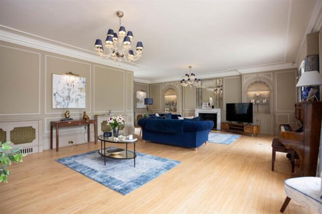 8 bed Detached for sale Image 7