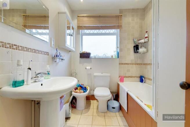 18_Bathroom 2-0.jpg
