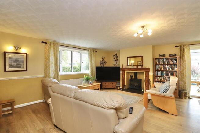 4 bed Detached Bungalow for sale Image 6