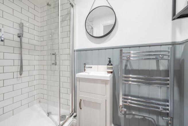 Bedroom 1 Ensuite.JPG
