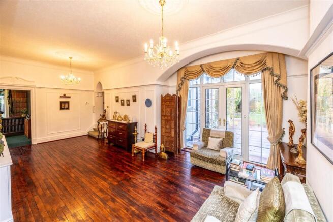 4 bed House for sale Image 5