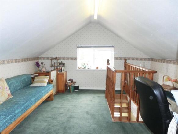 Chantry Close 18 loft room.jpg