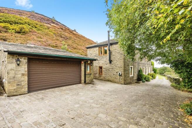 4 bed Detached for sale Image 10