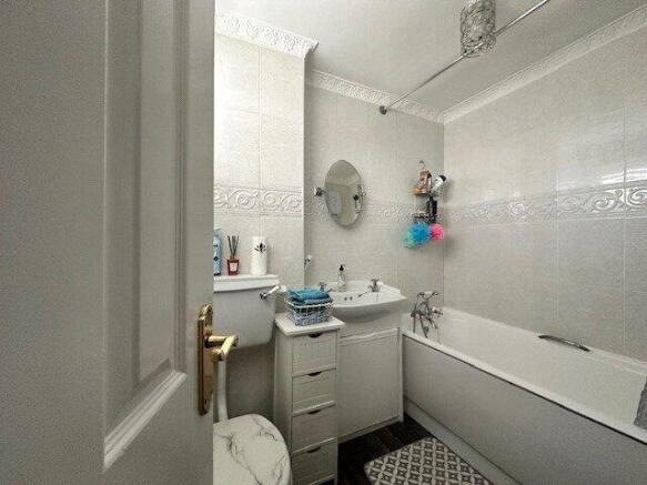 3 bed Terraced for sale Image 10