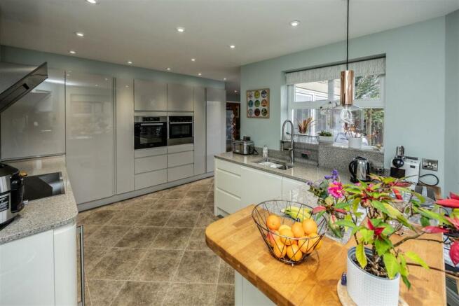 BREAKFAST KITCHEN