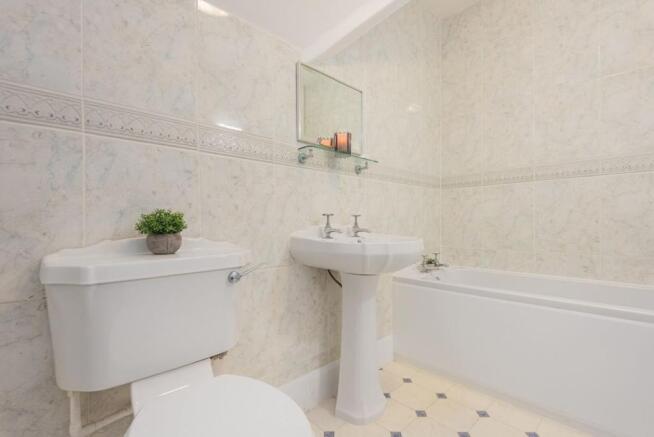 En-suite to Master