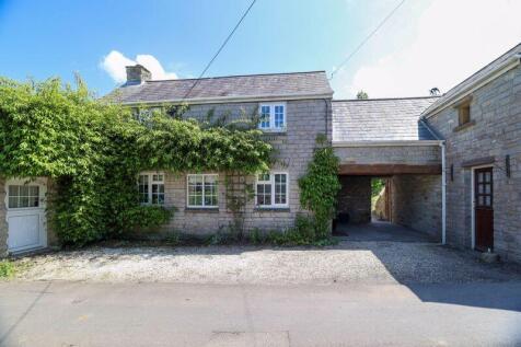 Detached cottage with large garden in Barton St David