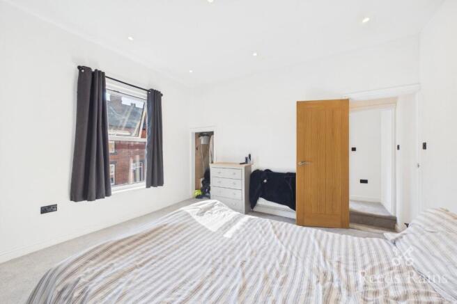 2 bed Terraced to rent Image 10