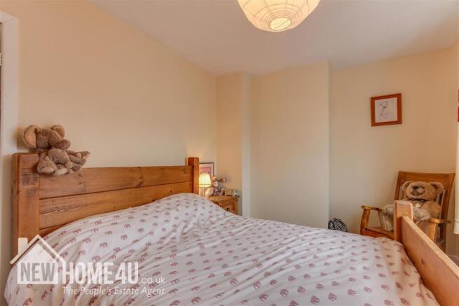MASTER BEDROOM: