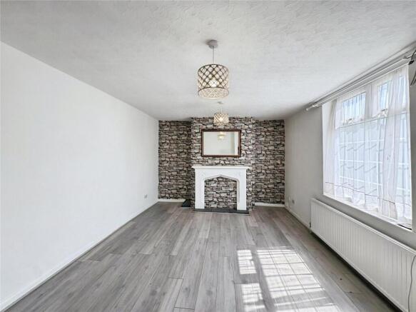 3 bed End of Terrace to rent Image 4
